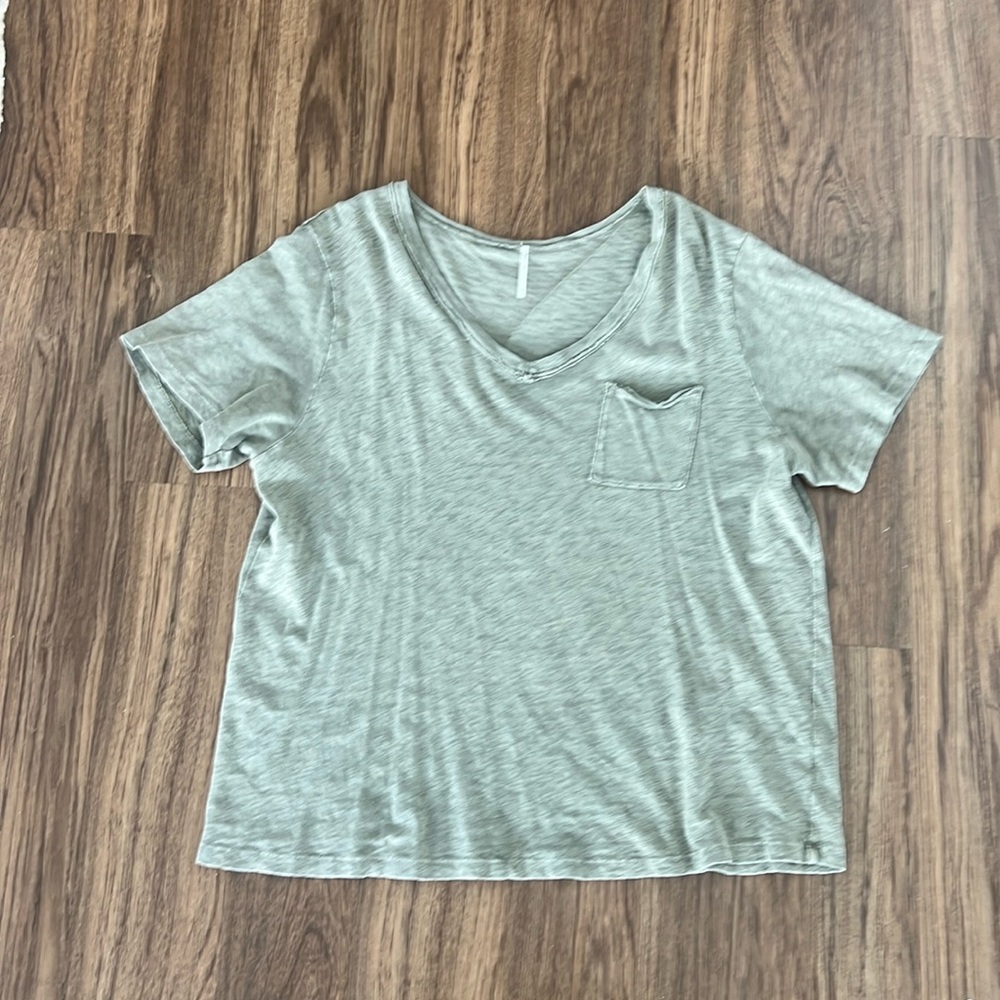 V-neck T-shirt with pocket